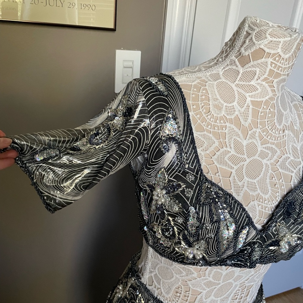 Silver metallic belly dance costume with asymmetrical sleeve - Picture 12 of 16